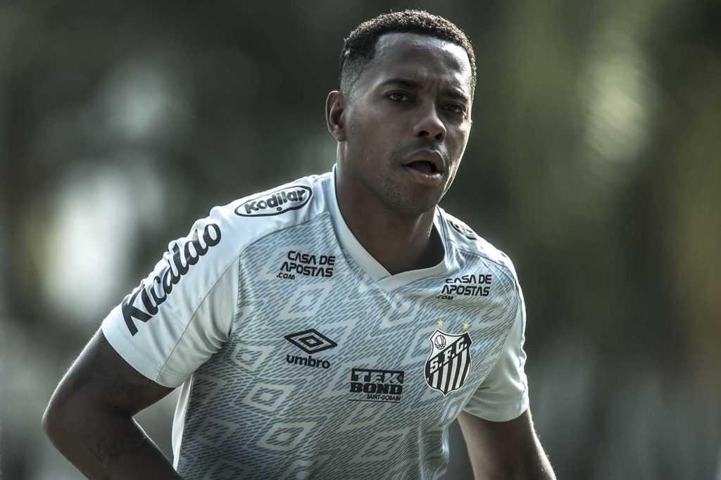 Robinho tem três passagens pelo Santos