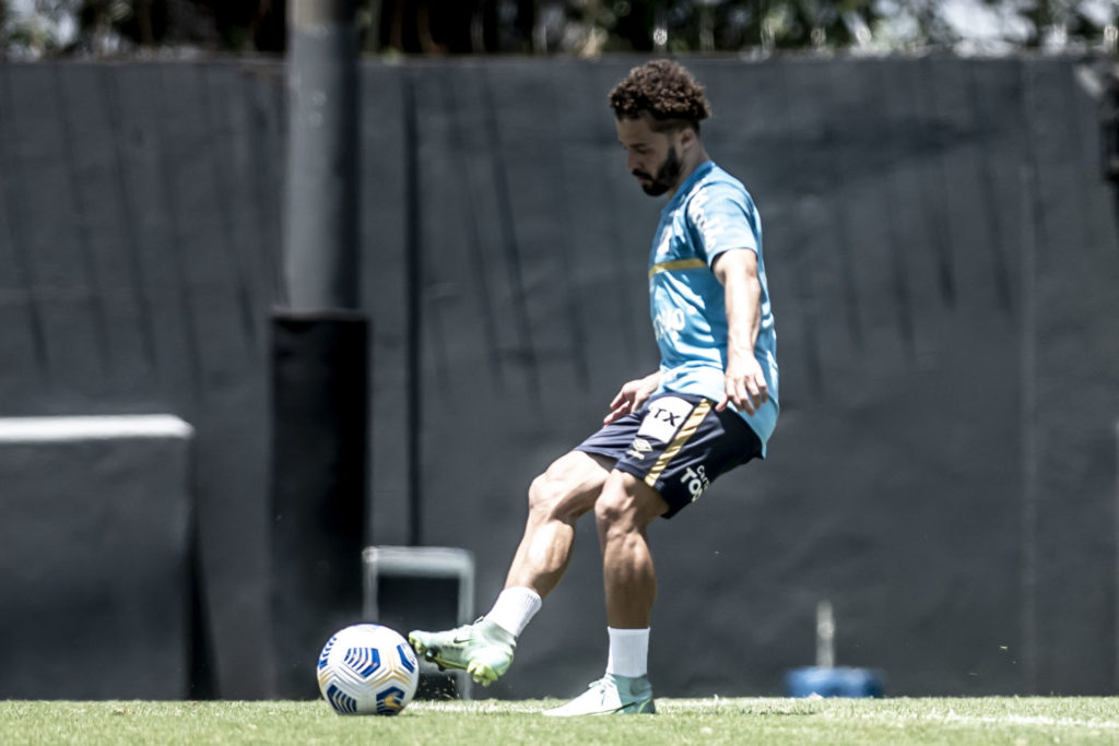 Lucas Venuto está fora dos planos do Santos