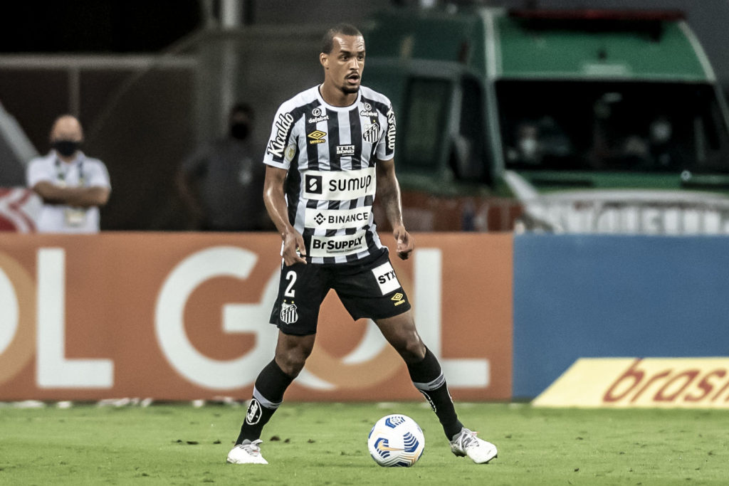 Luiz Felipe tem se destacado no Santos