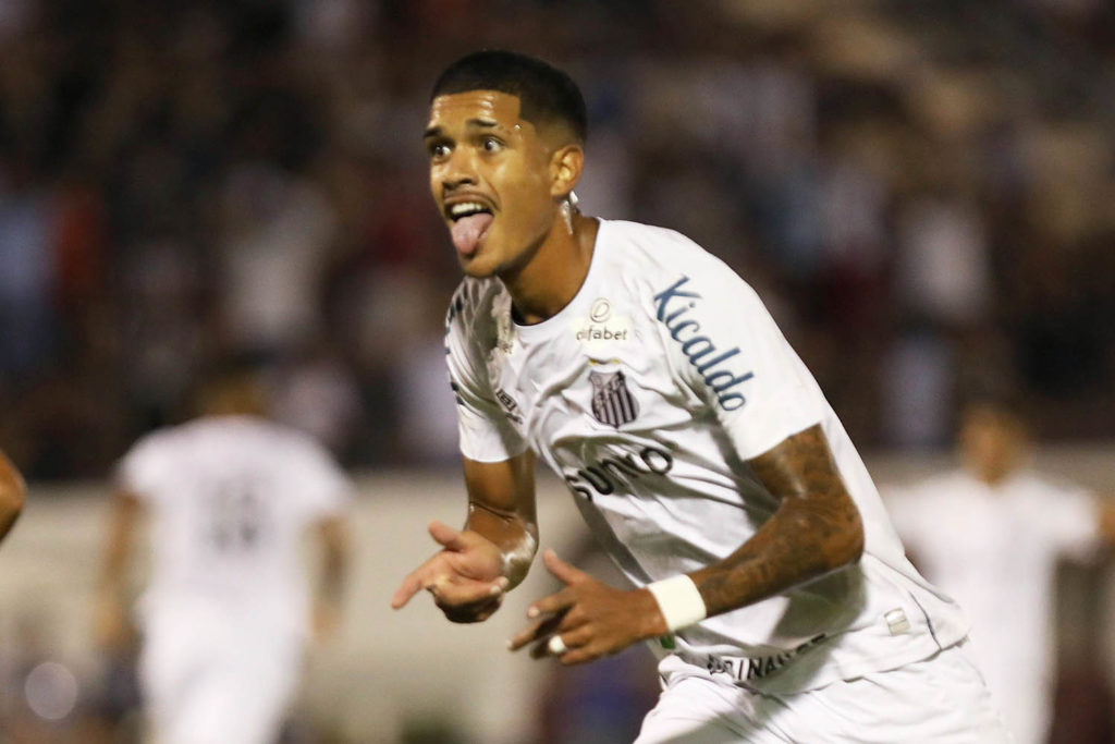 Lucas Barbosa marcou os dois gols do Santos