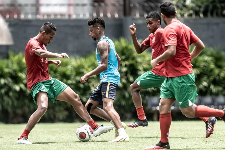 Bruno participou de dois gols do Santos