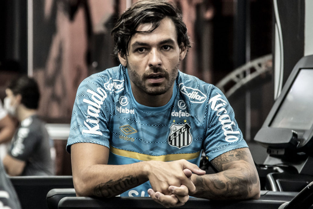 Goulart fez sua estreia pelo Santos