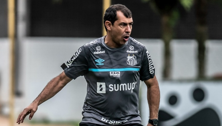 Carille está observando o mercado para o Santos