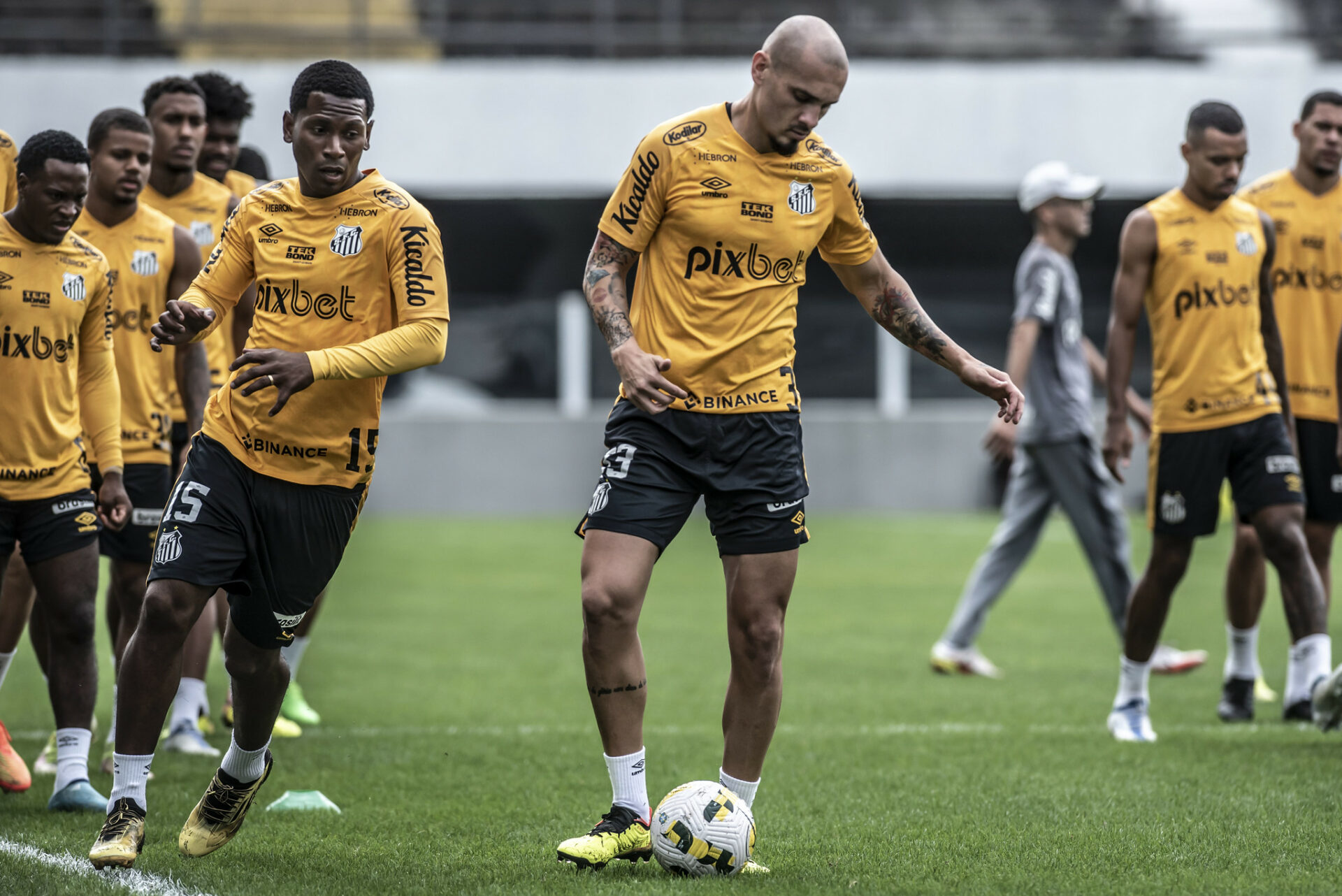 Santos treina na Vila Belmiro e Lisca esboça time contra o Cuiabá; veja