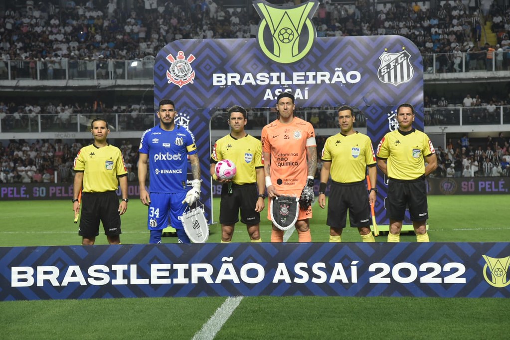 Santos e Corinthians empatam na Vila em jogo movimentado e com ação do VAR