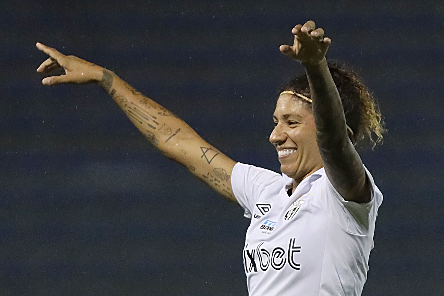 Cristiane faz quatro gols em goleada do Santos pelo Paulista