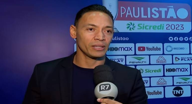 Ricardo Oliveira critica momento do Santos