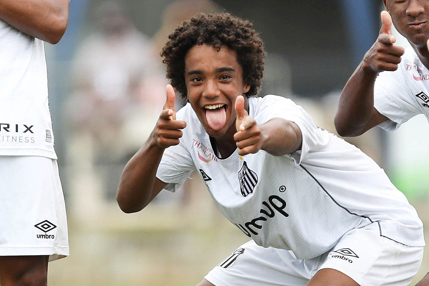 Destaque do sub-17, atacante assina primeiro contrato profissional com o  Corinthians, corinthians