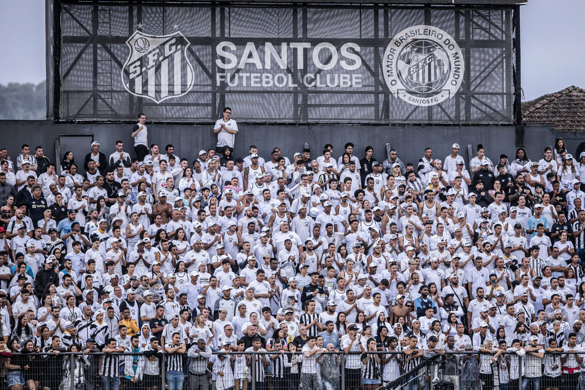 Ingressos esgotados para o clássico entre Santos e São Paulo na