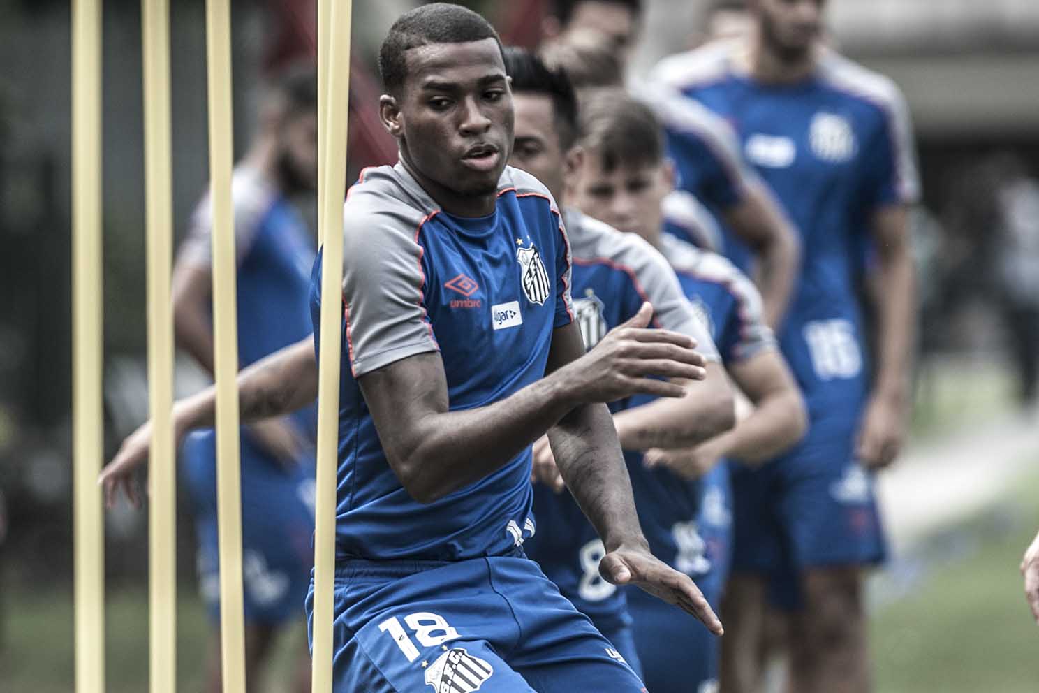 Jean Lucas é passado no Santos e outros dois volantes entram na mira