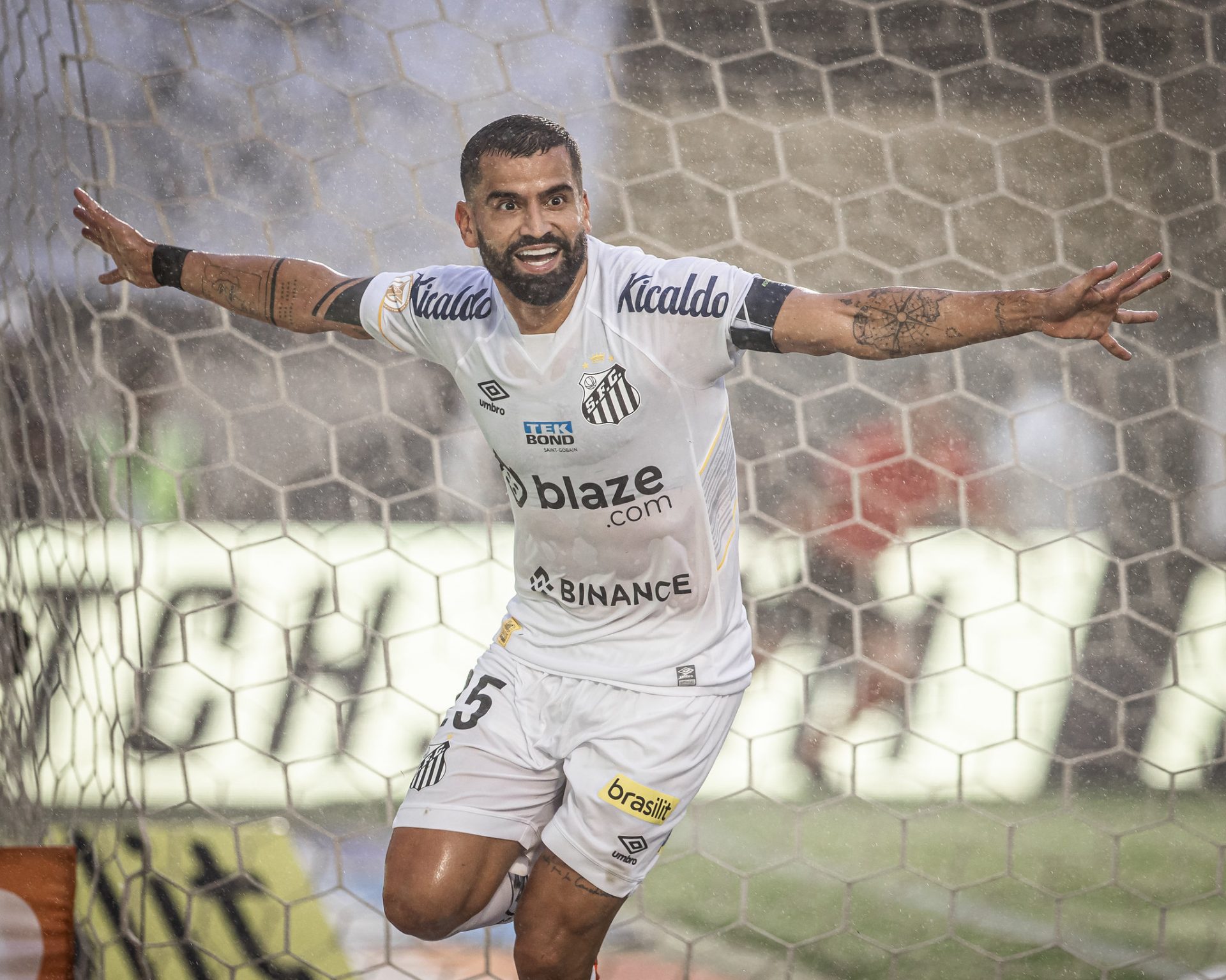 Goleiro do Corinthians é titular em goleada do Brasil contra Nova