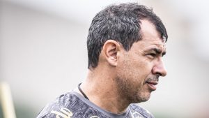 Fotos: Raul Baretta/ Santos FC - Fábio Carille vem testando no Santos modificações para elevar nível da equipe