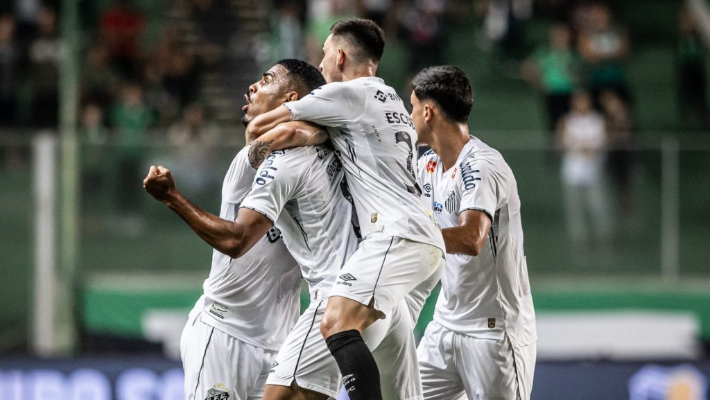 Fotos: Raul Baretta/ Santos FC - A equipe vem trabalhando para garantir o acesso