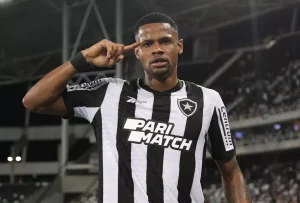 Junior Santos com a camisa do Botafogo - Foto: Flickr Botafogo