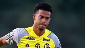 Carlinhos no Flamengo foi procurado pelo Santos - Foto: Flick do CRF