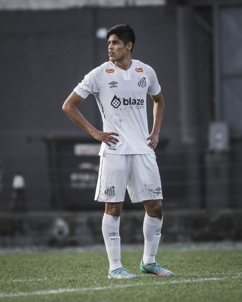 Fernando Nava sofre com pubalgia que atrapalha sequência no Santos (Crédito: Bruno Vaz/Santos FC)