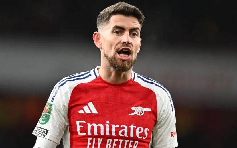 Jorginho com a camisa do Arsenal - Foto: Getty Images