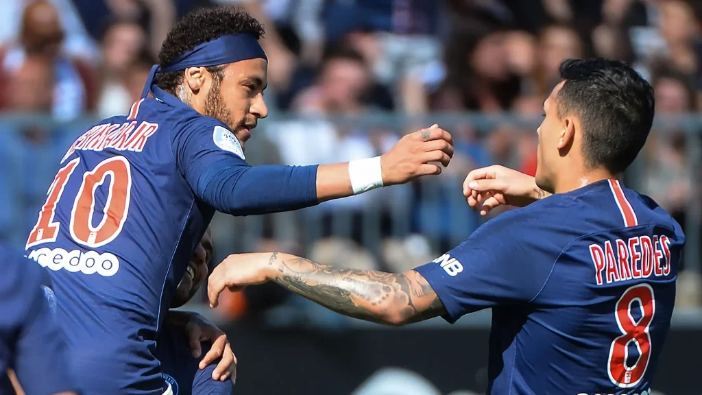Neymar e Paredes - Foto: Getty Images