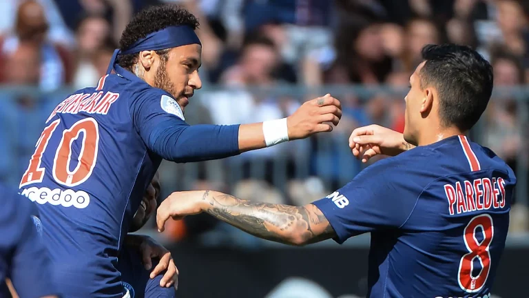 Neymar e Paredes - Foto: Getty Images
