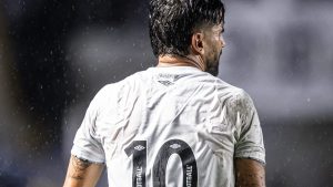 Tomás Rincón com a 10 do Santos - Foto: Raul Baretta/Flickr do SFC