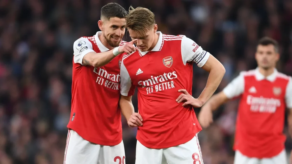 Jorginho com a camisa do Arsenal - Foto: Getty Images