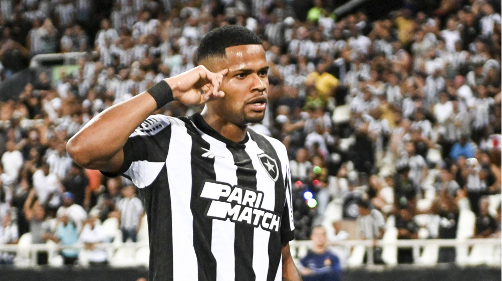 Junior Santos com a camisa do Botafogo - Foto: Flickr Botafogo