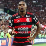 Lorran com a camisa do Flamengo - Foto: Site oficial do Flamengo