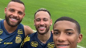 Neymar, Guilherme e Juninho - Foto: X do Santos FC