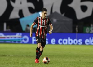 Oscar em jogo contra o Santos - Foto: Flickr do São Paulo FC