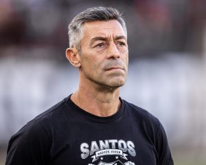 Pedro Caixinha no Santos - Inter de Limeira x Santos - Estádio Major José Levy Sobrinho (23/02/2025) - Fotos: Raul Baretta/ Santos FC.