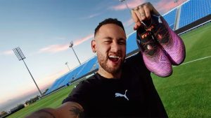 Neymar chuteira estreia no Santos - Foto: PUMA