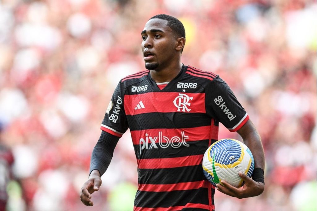Lorran com a camisa do Flamengo - Foto: Site oficial do Flamengo