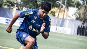 Angel Aguayo chegou a treinar pelo Santos nesta semana (Crédito: Raul Baretta/Santos FC)