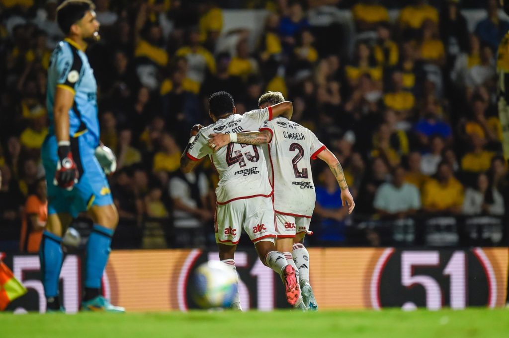 Varela teve nome ligado ao Santos - Foto: Flamengo