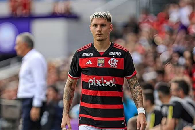 Varela teve nome ligado ao Santos - Foto: Flamengo