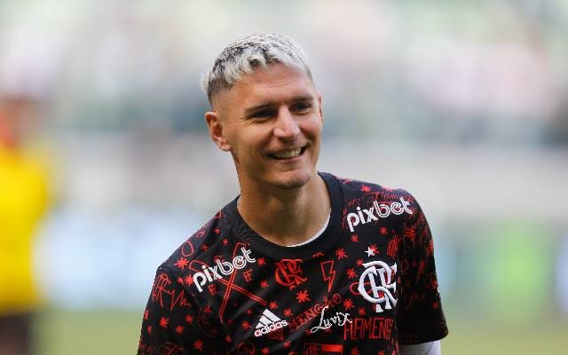Varela teve nome ligado ao Santos - Foto: Flamengo