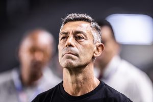 Pedro Caixinha no Santos - Foto: Raul Baretta