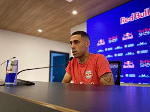 Gabriel volante do Bragantino falou sobre o Santos - Foto: Ari Ferreira