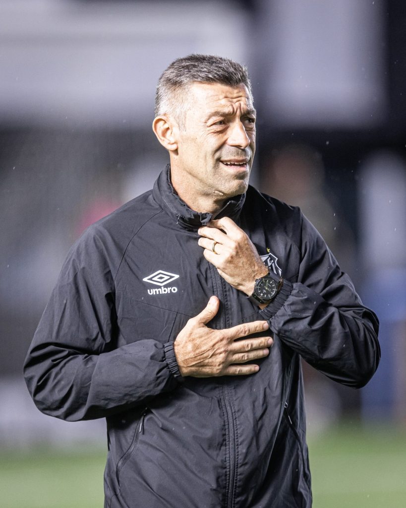 Pedro Caixinha no Santos - Foto: Raul Baretta