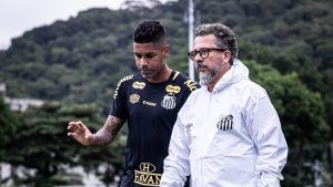 Cleber Xavier e Aderlan no Santos
