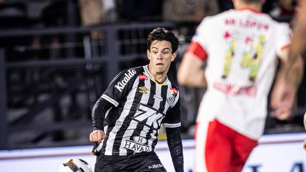 JP Chermont - Foto: Raul Baretta/ Santos FC.