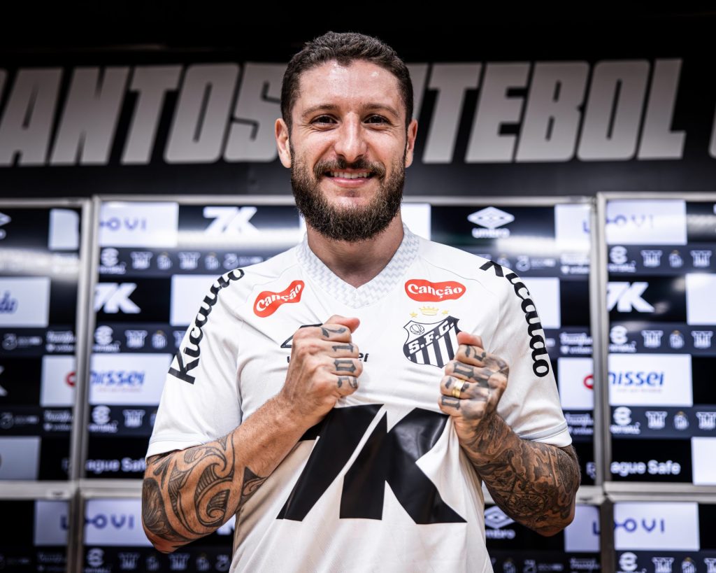Zé RAfael apresentado no SAntos (1)