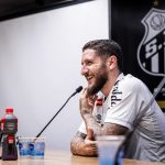 Zé RAfael apresentado no SAntos (2)