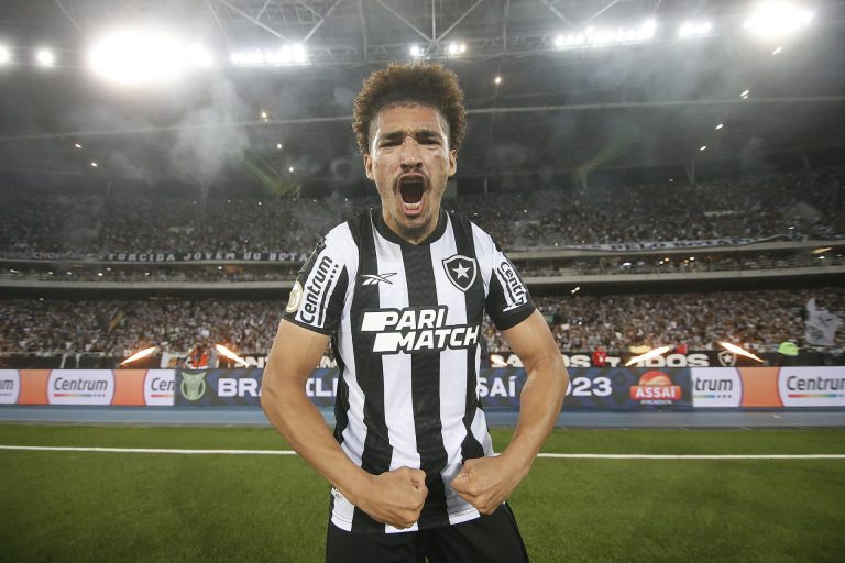 Adryelson alvo do Santos - Foto: Botafogo