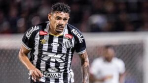 Tiquinho Soares - Foto: Raul Baretta/ Santos FC
