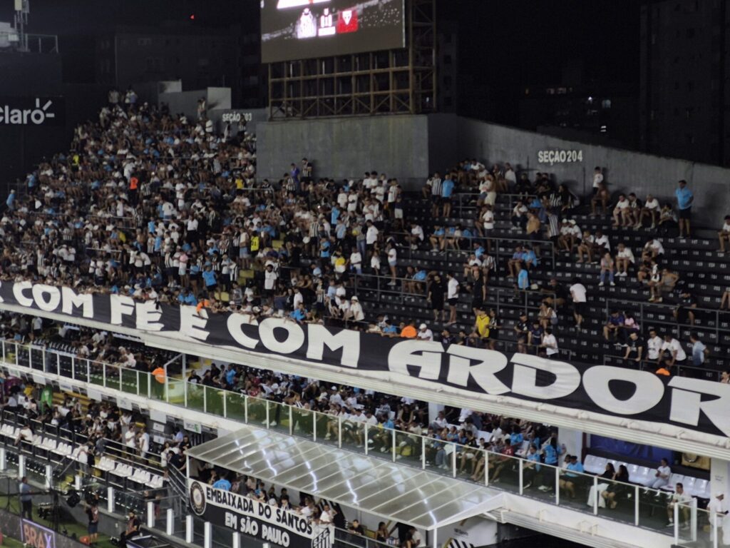 Torcida protestou! Foto: José Edgar de Matos - santos