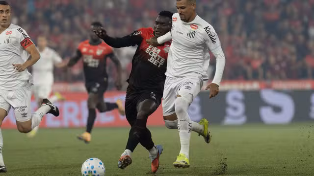 Foto: Hedeson Alves/AGIF - santos